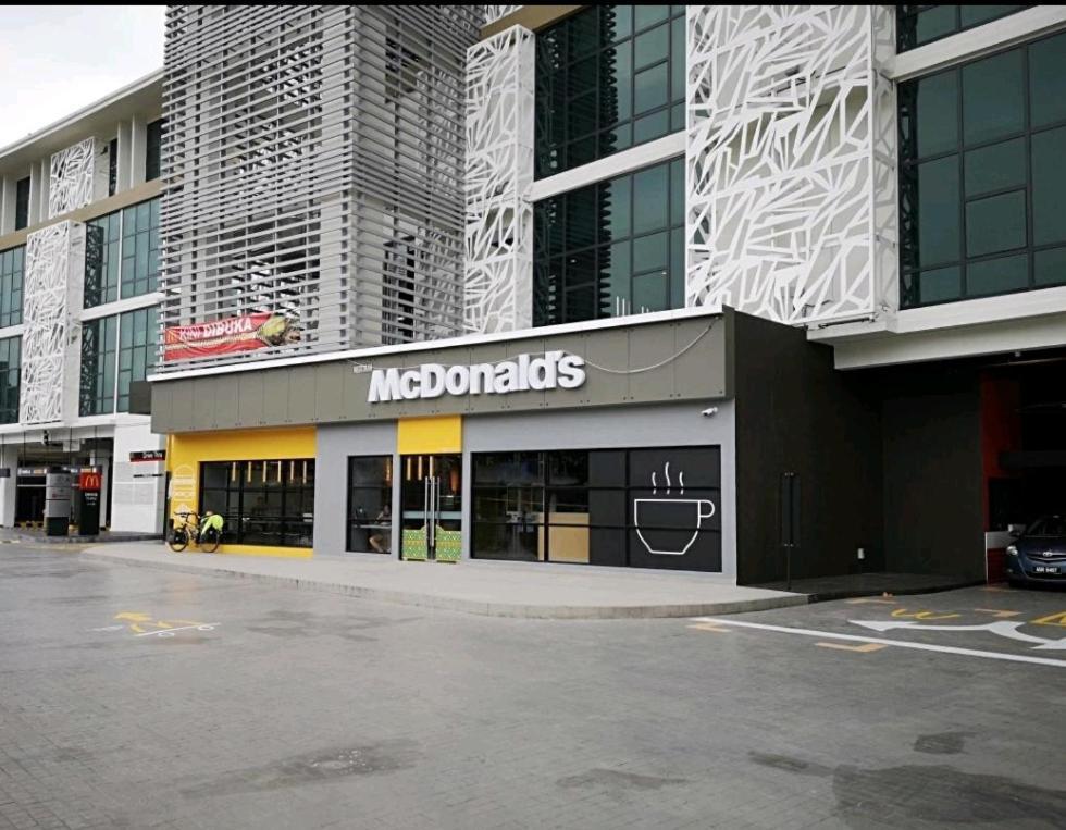 Shaftsbury Putrajaya At Alamanda Mall Apartment Exterior photo